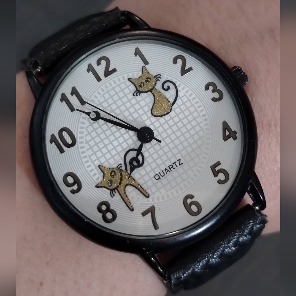 Quartz Watch with Kitty Accents, Runs & Keeps Time, New Battery - Picture 8 of 14